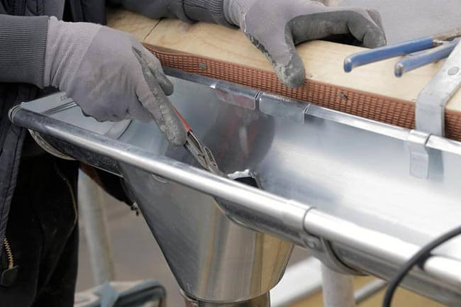 remise-en-etat-gouttiere-zinc